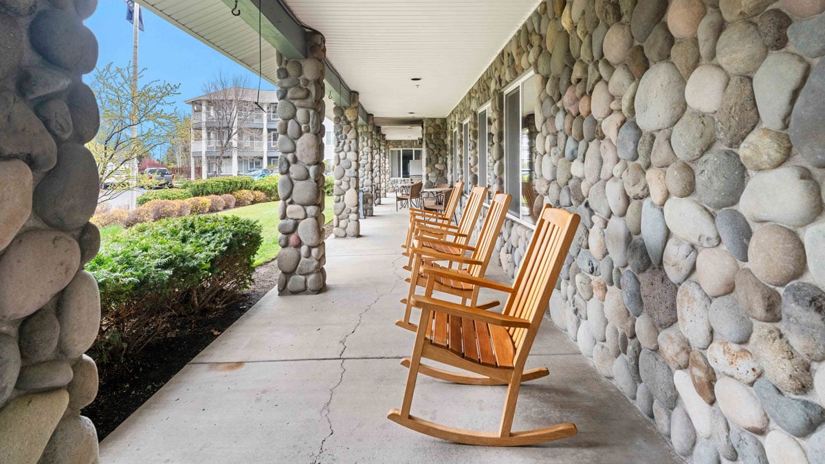 The outdoor patio at Stone Lodge